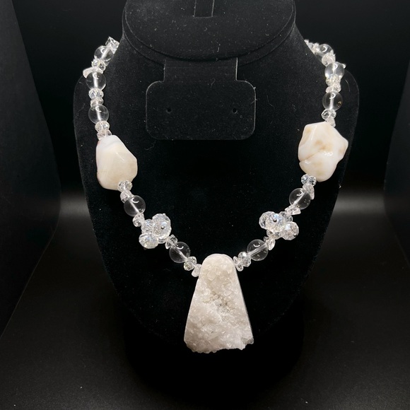Jewelry - ⚠️ PRICE DROP⚠️ 
Drusy/Druzy Cluster Rock Quartz Necklace